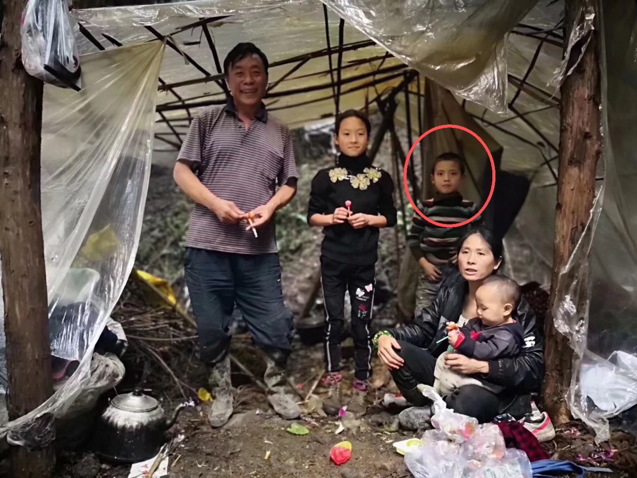 采笋人家庭与山林生活影像